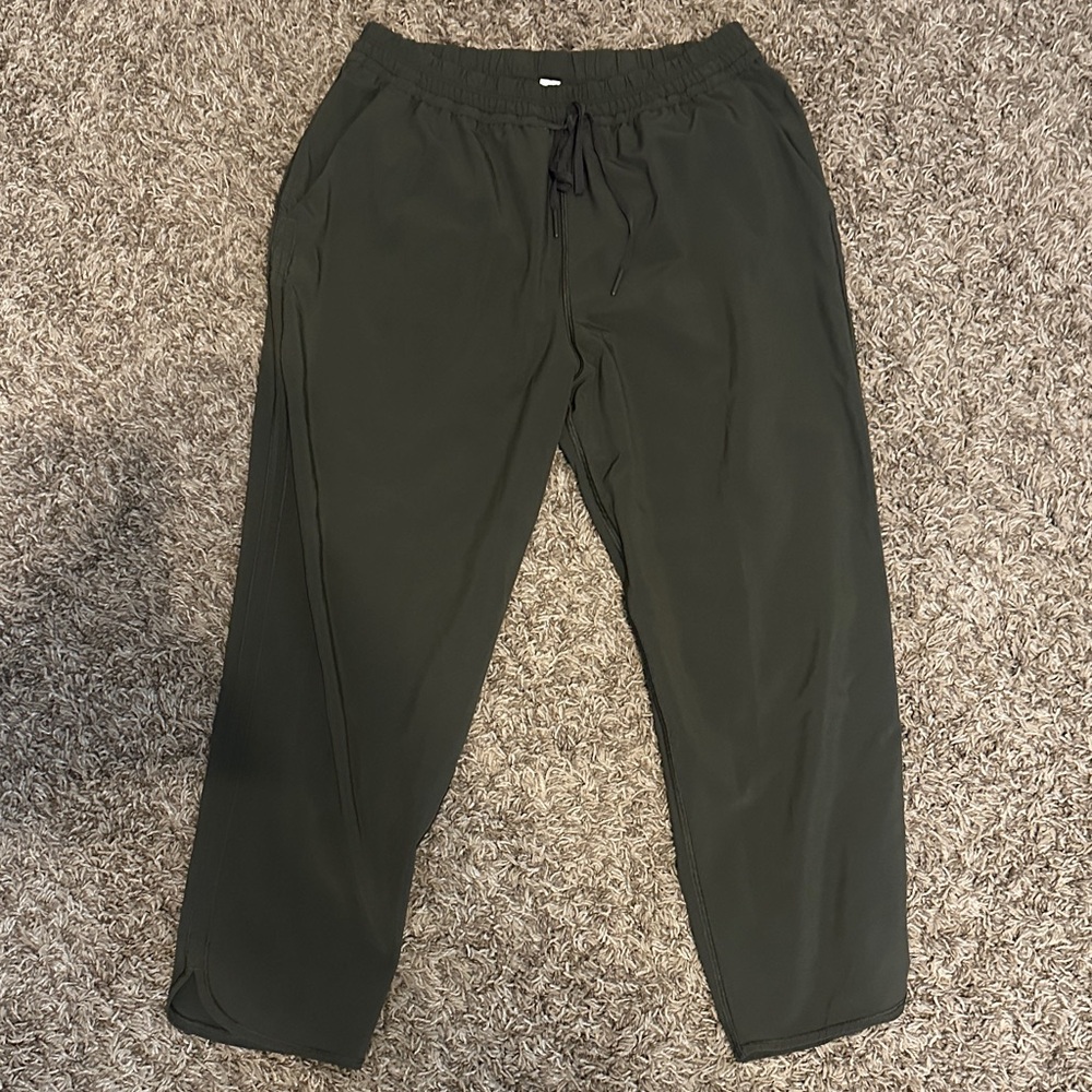 lululemon athletica ladies olive crop pant sz 6